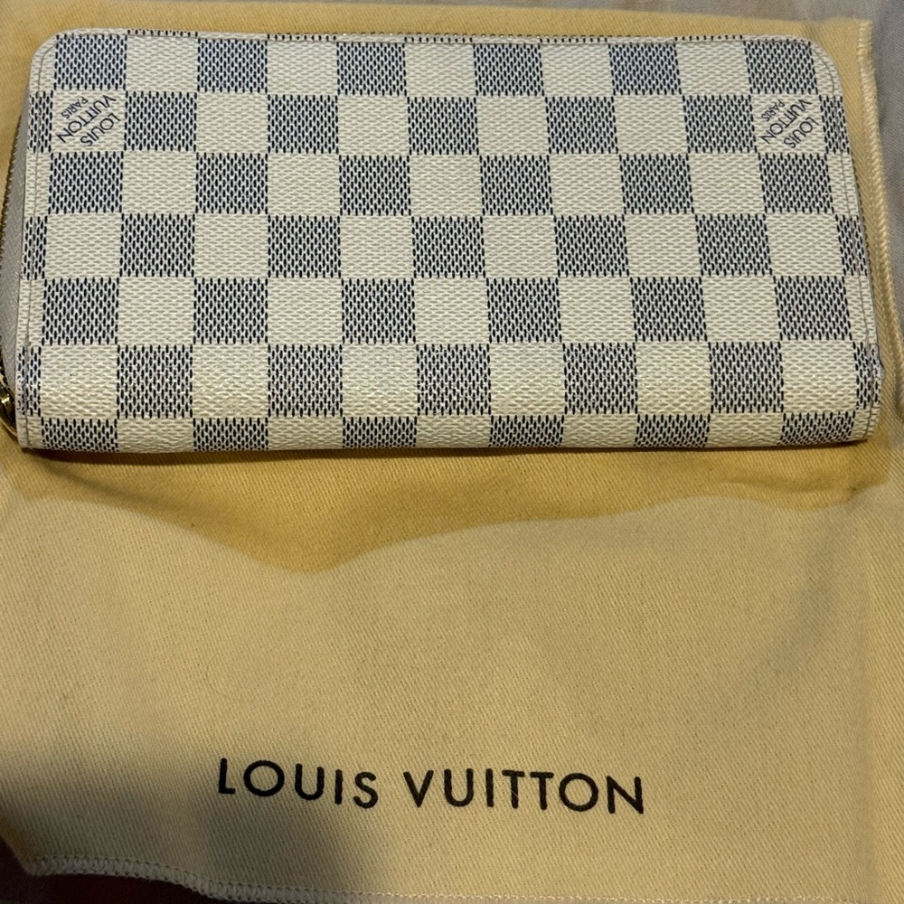 Louis Vuitton Damier Azur Wallet in Cream and Gray